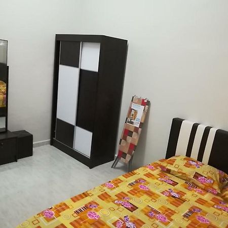Homestay Damai Yusmila Kuala Terengganu Exteriör bild